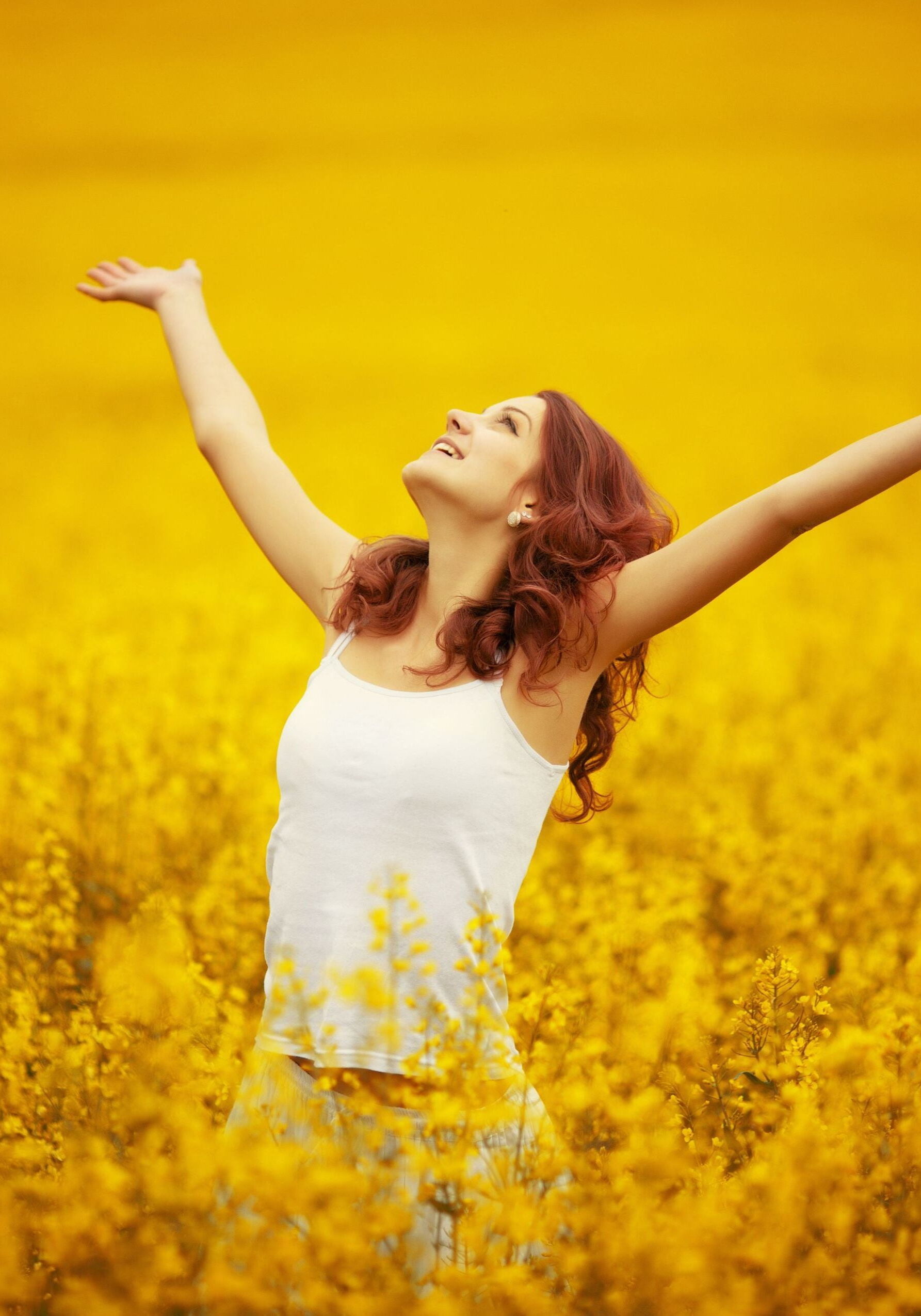 field-dom-girl-flowers-wallpaper-8fb3eaffa41498314cee8a419ce08fcb